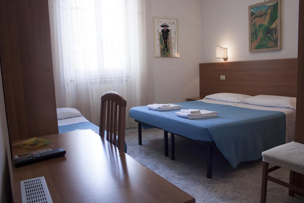 Art Mary Hotel Rome Room photo